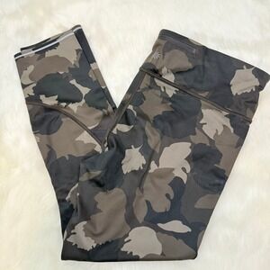Athleta | Camo Print‎ High Rise Chaturanga Capri Leggings with Pocket